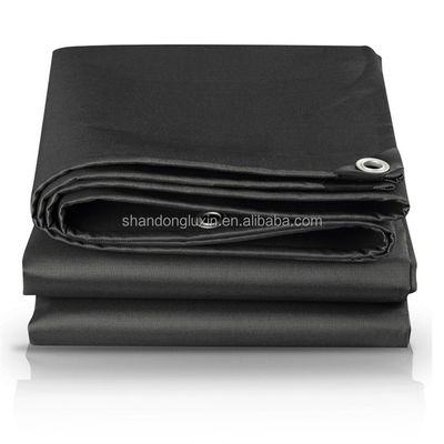 Leichtgewicht 200 GSM Schwarze Tarpaulin Rollen Breite 2-12m geeignet für verschiedene Oberflächen