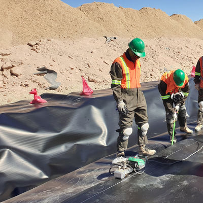 Glatte oder strukturierte Oberfläche HDPE-Geomembran-Teichfolien für das Dammprojekt in Südafrika