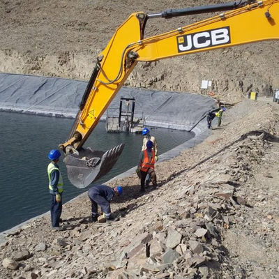 Gesamtlösungsprojekte 0,5 mm HDPE Glatte Textur schwarze Geomembran Fischfarm Teich Liner