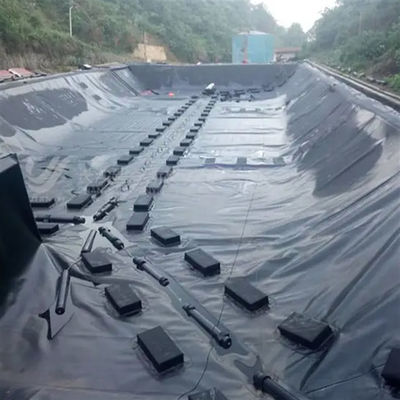 UV-beständige 0,75 mm HDPE-Abstoßbehälter Geomembran für schwarze oder kundenspezifische Farbfischbecken