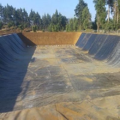 Industriedesignstil Glatte HDPE-Geomembran-Teichfolie für Deponienanwendungen