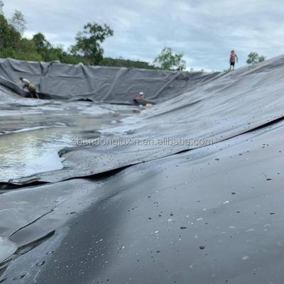 Projektlösungen Vorgefertigte Teichverbindung Gerobte Geomembran 1,50 mm 2 mm Geotextil