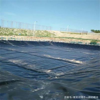 Geomembran mit doppelt glatter Oberfläche von 1 mm für hohe und niedrige Temperaturbeständigkeit in Schwarz