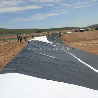 2 mm schwarze Geomembran aus HDPE, wasserdicht, für die Aquakultur