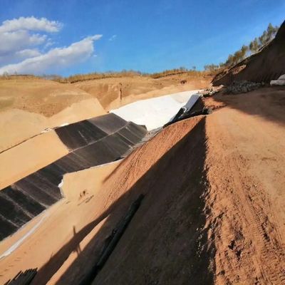 HDPE Geomembran 1m-8m Breite Wasserdichtes Staudamm Teich Liner Dichte 0,940g/cm3