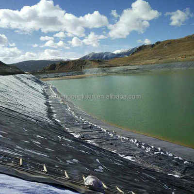 50-100m Länge Weiße HDPE-Damm-Liner-Geomembran für die Aquakultur Fischfarm 1 mm Dicke