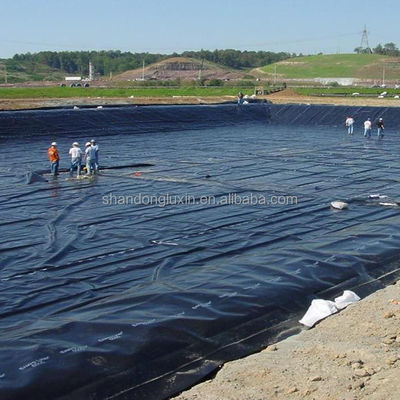 Schwarze doppelte glatte Oberfläche 0,5 mm HDPE-Geomembran für Fischbecken auf Straßen, Seen und Staudämmen